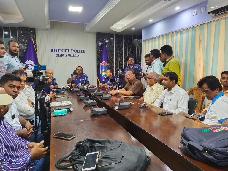চাঁপাইনবাবগঞ্জে সাংবাদিকদের সাথে নবাগত পুলিশ সুপারের মতবিনিময়